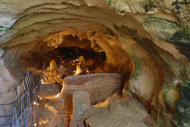 Ghar-Dalam-Cave-&-Museum
